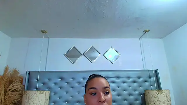 EileenBenzon online show from 12/02/25, 05:14