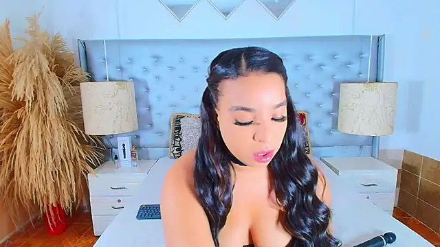 EileenBenzon online show from 10/11/25, 03:07