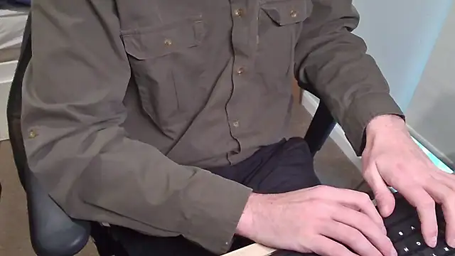 Snapshot of an4y8ot chatting on 11/24/25, 08:47 an4y8ot online show from 11/24/25, 08:47