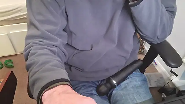 Snapshot of an4y8ot chatting on 11/26/25, 04:07 an4y8ot online show from 11/26/25, 04:07