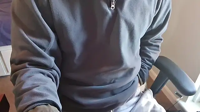 Snapshot of an4y8ot chatting on 11/25/25, 12:38 an4y8ot online show from 11/25/25, 12:38