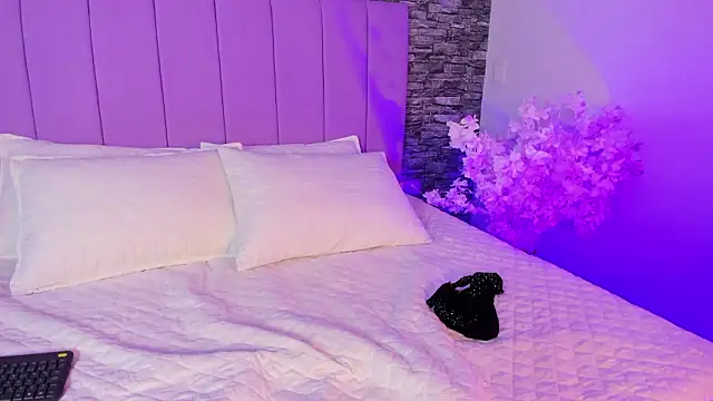 Snapshot of iam_cami chatting on 02/11/26, 11:54 iam cami online show from 02/11/26, 11:54