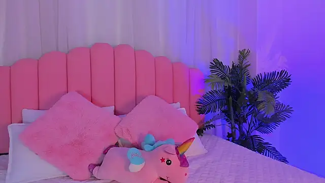 Snapshot of iam_cami chatting on 02/16/26, 06:06 iam cami online show from 02/16/26, 06:06