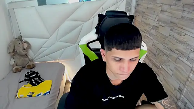 Brayan lopezz online show from 03/18/25, 07:01