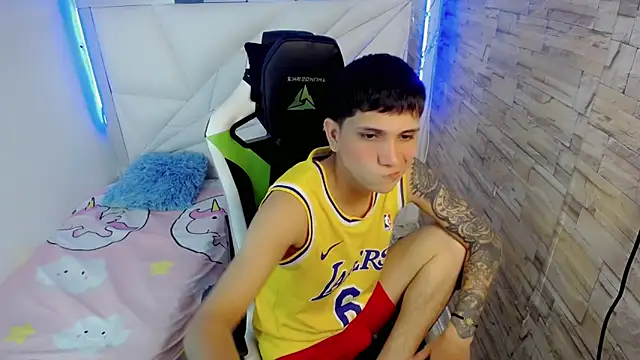 Brayan lopezz online show from 01/18/25, 04:10