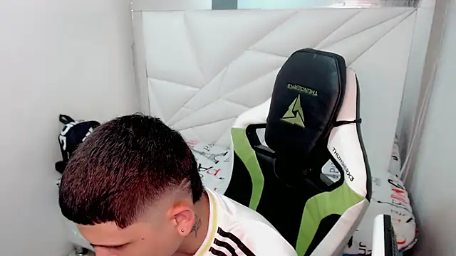 Brayan lopezz online show from 01/16/26, 01:26