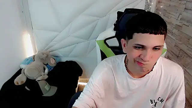 Brayan lopezz online show from 02/04/25, 12:44