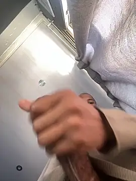 Snapshot of BlueIceCube chatting on 11/05/25, 11:35 BlueIceCube online show from 11/05/25, 11:35