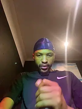 Snapshot of BlueIceCube chatting on 10/05/25, 01:40 BlueIceCube online show from 10/05/25, 01:40