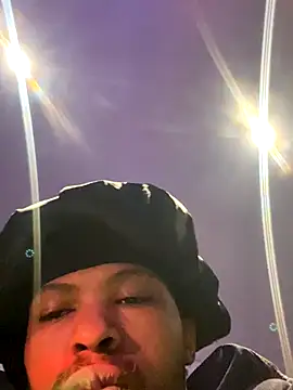 Snapshot of BlueIceCube chatting on 09/17/25, 07:27 BlueIceCube online show from 09/17/25, 07:27