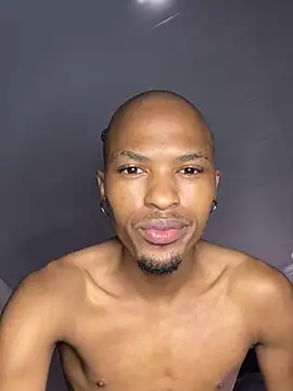 Snapshot of BlueIceCube chatting on 02/23/25, 06:17 BlueIceCube online show from 02/23/25, 06:17