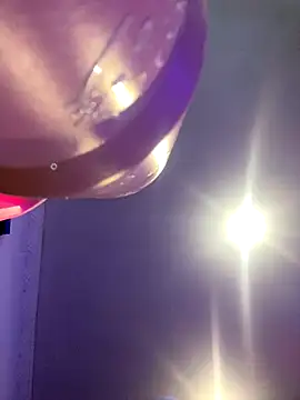 Snapshot of BlueIceCube chatting on 10/04/25, 09:33 BlueIceCube online show from 10/04/25, 09:33