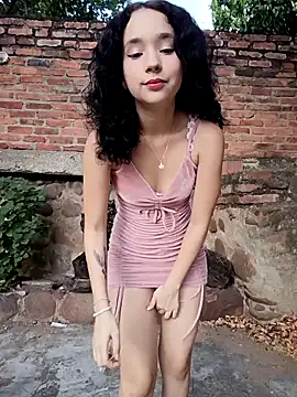 Snapshot of sweet_outdoor_charm chatting on 11/21/25, 08:19 sweet outdoor charm online show from 11/21/25, 08:19