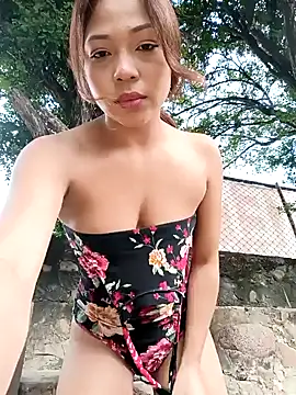 Snapshot of sweet_outdoor_charm chatting on 12/13/24, 08:58 sweet outdoor charm online show from 12/13/24, 08:58