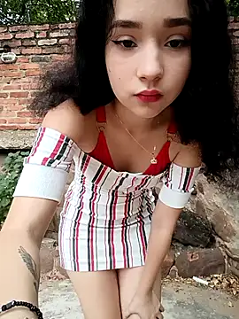 Snapshot of sweet_outdoor_charm chatting on 11/29/25, 07:47 sweet outdoor charm online show from 11/29/25, 07:47