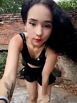 Snapshot of sweet_outdoor_charm chatting on 11/28/25, 08:09 sweet outdoor charm online show from 11/28/25, 08:09