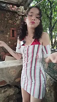 Snapshot of sweet_outdoor_charm chatting on 04/18/26, 02:52 sweet outdoor charm online show from 04/18/26, 02:52