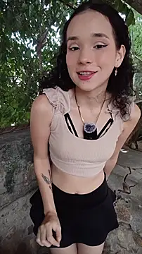 Snapshot of sweet_outdoor_charm chatting on 06/18/26, 04:45 sweet outdoor charm online show from 06/18/26, 04:45