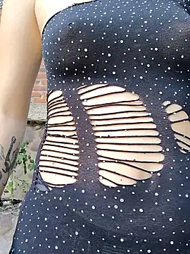 Snapshot of sweet_outdoor_charm chatting on 10/12/25, 06:53 sweet outdoor charm online show from 10/12/25, 06:53