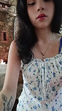 Snapshot of sweet_outdoor_charm chatting on 04/23/26, 03:24 sweet outdoor charm online show from 04/23/26, 03:24