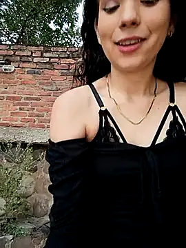 Snapshot of sweet_outdoor_charm chatting on 03/05/26, 07:43 sweet outdoor charm online show from 03/05/26, 07:43