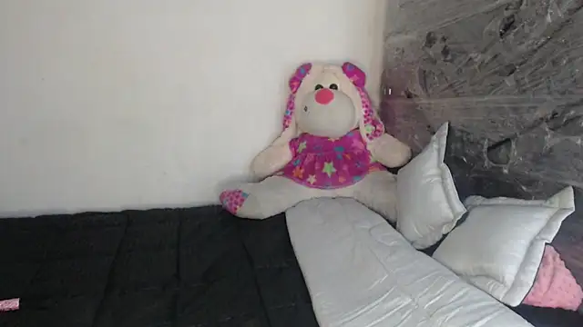 skinny sweet2411 online show from 12/18/25, 04:28