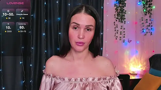 Snapshot of cross_the_line chatting on 11/26/25, 12:05 cross the line online show from 11/26/25, 12:05