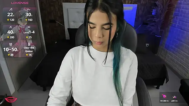 Snapshot of EMALINDA__HILSS chatting on 03/04/25, 12:01 EMALINDA HILSS online show from 03/04/25, 12:01