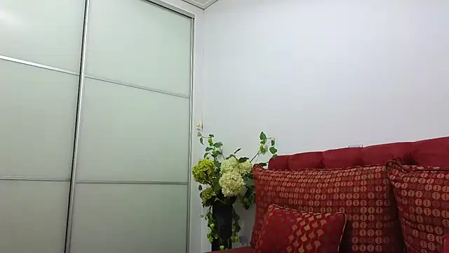  Maddalena  online show from 11/27/25, 09:48