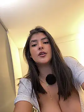 Snapshot of kim_zaratte chatting on 08/05/26, 03:22 kim zaratte online show from 08/05/26, 03:22