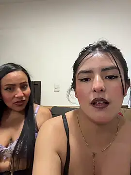 Snapshot of kim_zaratte chatting on 05/19/26, 04:30 kim zaratte online show from 05/19/26, 04:30