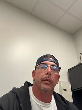 Snapshot of mike_hawks_nice chatting on 09/17/25, 03:36 mike hawks nice online show from 09/17/25, 03:36