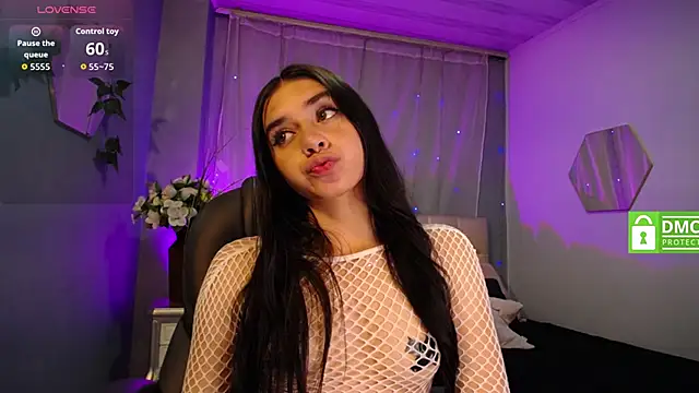 Kylie golden online show from 09/29/25, 12:44