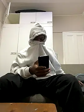 Snapshot of Mischevous_T69 chatting on 09/28/25, 08:16 Mischevous T69 online show from 09/28/25, 08:16