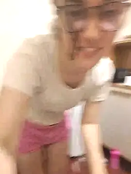 Snapshot of sobresalinaa chatting on 12/02/25, 10:44 sobresalinaa online show from 12/02/25, 10:44