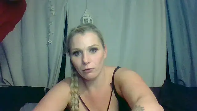 Snapshot of DevilsAngel13 chatting on 10/07/25, 02:56 DevilsAngel13 online show from 10/07/25, 02:56