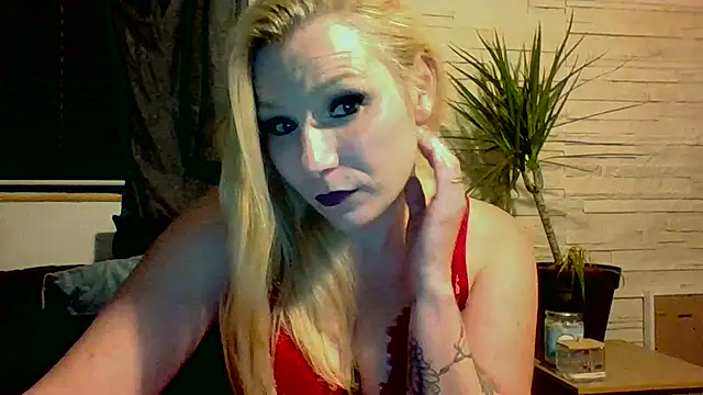 Snapshot of DevilsAngel13 chatting on 09/13/25, 07:36 DevilsAngel13 online show from 09/13/25, 07:36
