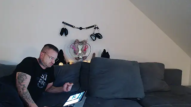 Snapshot of DevilsAngel13 chatting on 02/23/25, 05:39 DevilsAngel13 online show from 02/23/25, 05:39