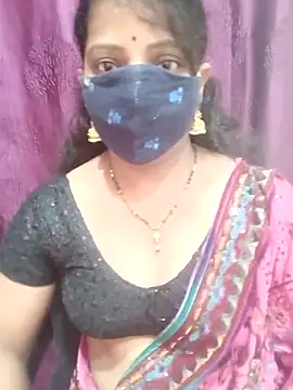 Snapshot of Manisha-Love chatting on 10/07/25, 04:02 Manisha-Love online show from 10/07/25, 04:02