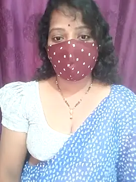 Snapshot of Manisha-Love chatting on 10/11/25, 04:02 Manisha-Love online show from 10/11/25, 04:02