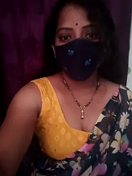 Snapshot of Manisha-Love chatting on 10/14/25, 04:46 Manisha-Love online show from 10/14/25, 04:46