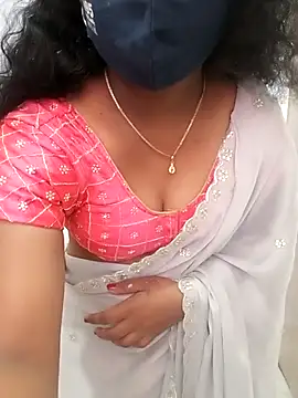Snapshot of Manisha-Love chatting on 03/07/25, 04:13 Manisha-Love online show from 03/07/25, 04:13