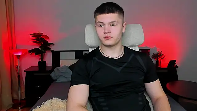 Snapshot of naughty_evan chatting on 02/02/25, 07:14 naughty evan online show from 02/02/25, 07:14