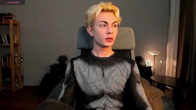 Snapshot of naughty_evan chatting on 01/24/25, 11:59 naughty evan online show from 01/24/25, 11:59