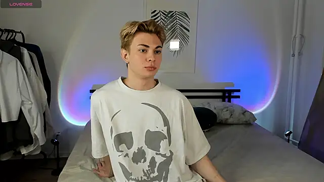 Snapshot of naughty_evan chatting on 03/18/25, 10:07 naughty evan online show from 03/18/25, 10:07