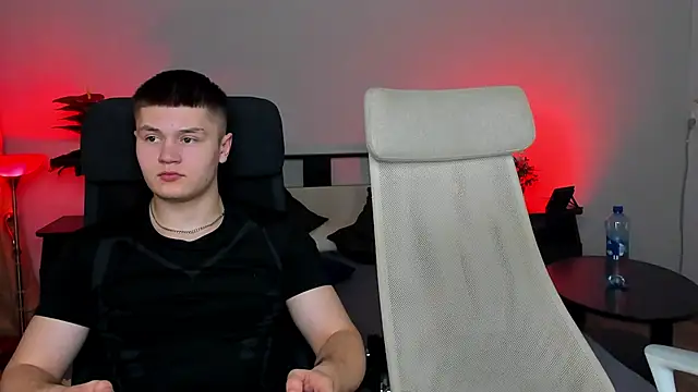 Snapshot of naughty_evan chatting on 02/02/25, 04:11 naughty evan online show from 02/02/25, 04:11