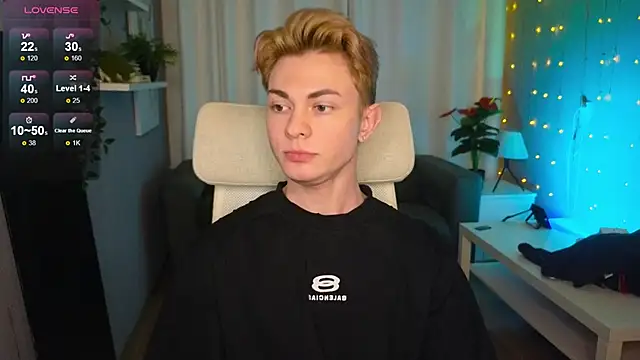 Snapshot of naughty_evan chatting on 03/01/25, 06:43 naughty evan online show from 03/01/25, 06:43