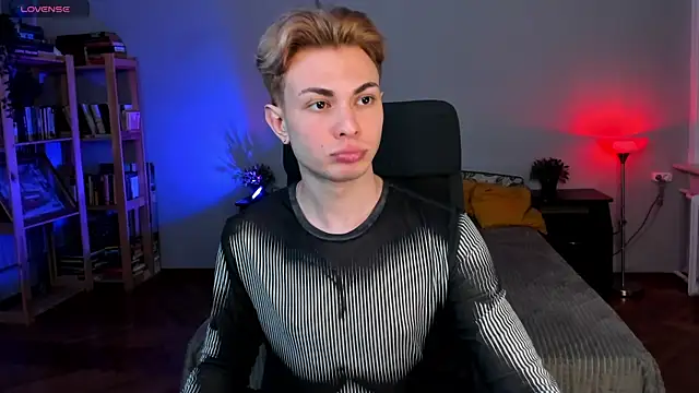 Snapshot of naughty_evan chatting on 02/06/25, 02:48 naughty evan online show from 02/06/25, 02:48