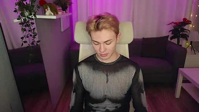 Snapshot of naughty_evan chatting on 03/02/25, 02:15 naughty evan online show from 03/02/25, 02:15