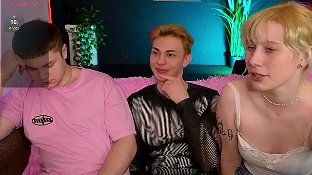 Snapshot of naughty_evan chatting on 02/22/25, 12:38 naughty evan online show from 02/22/25, 12:38